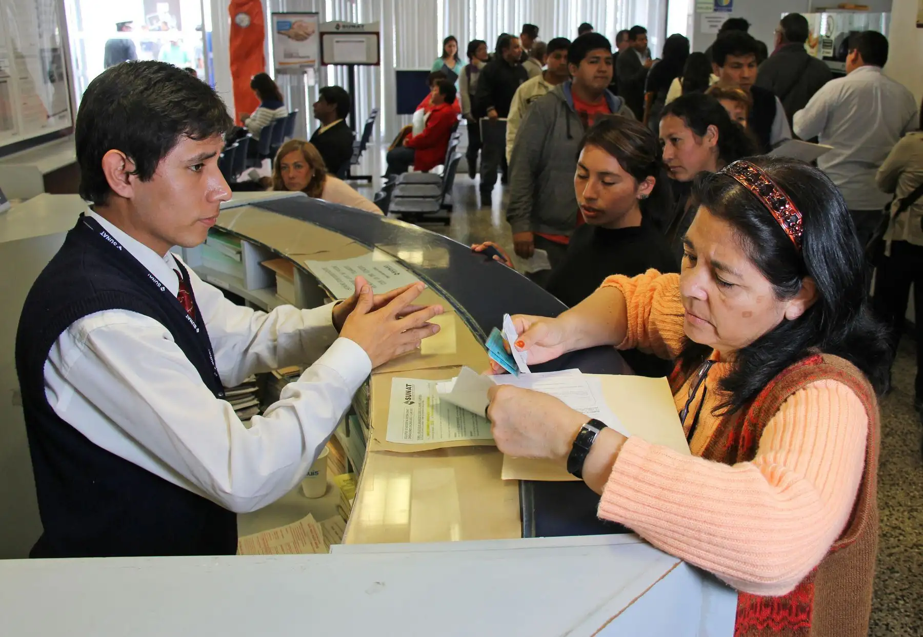 Invierte: con una inversión se asume riesgos que le permiten alcanzar mayor rentabilidad, incrementando el capital. En una fintech como Afluenta una persona puede invertir desde 30 soles por crédito con una rentabilidad anual del 20.3 %.
Foto: ANDINA/archivo