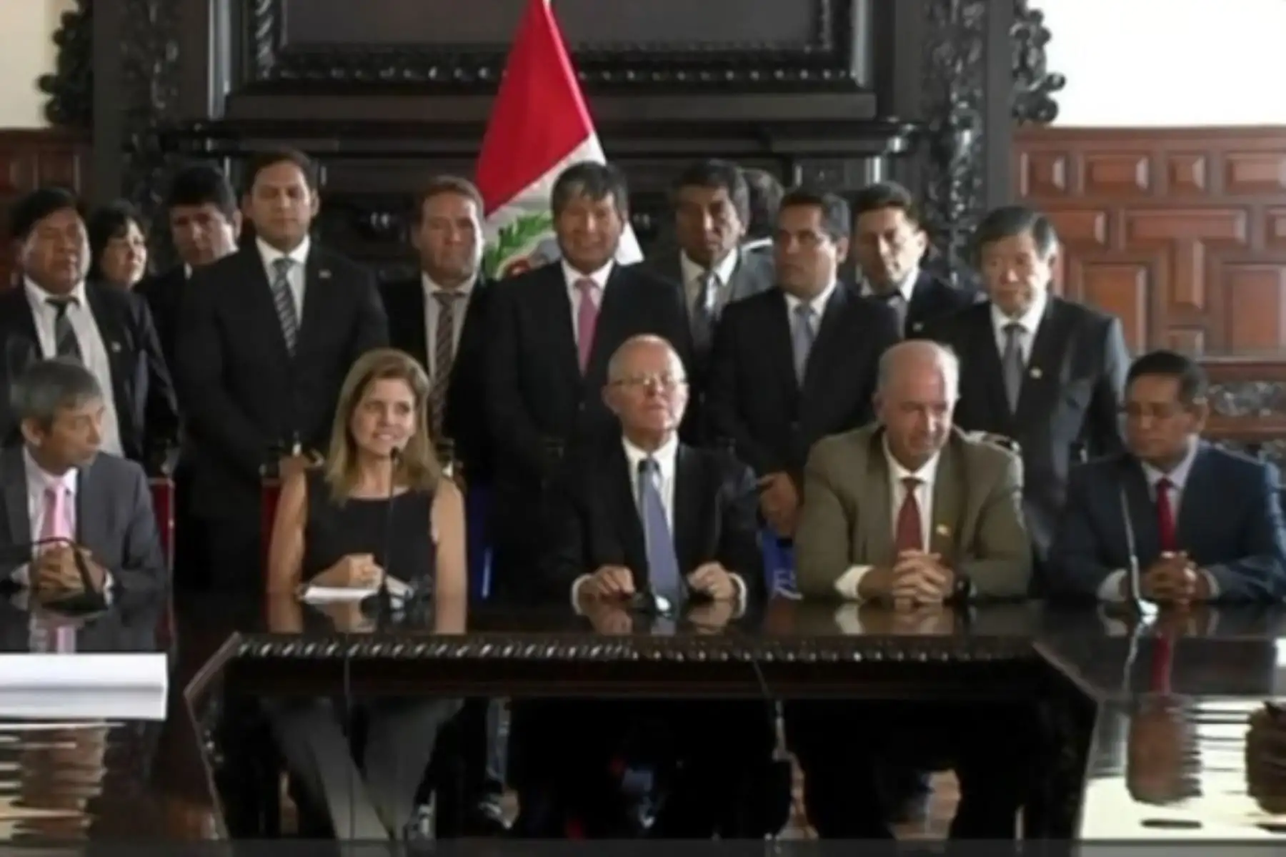 En el marco del 7mo Gore Ejecutivo, los gobiernos regionales de Ica y Huancavelica, así como el Ministerio de Agricultura y Riego suscribieron hoy un convenio de colaboración institucional para el afianzamiento hídrico, que permitirá el aprovechamiento sostenible del agua que se genera en los andes de Huancavelica y se aprovecha principalmente en la actividad agrícola de Ica.