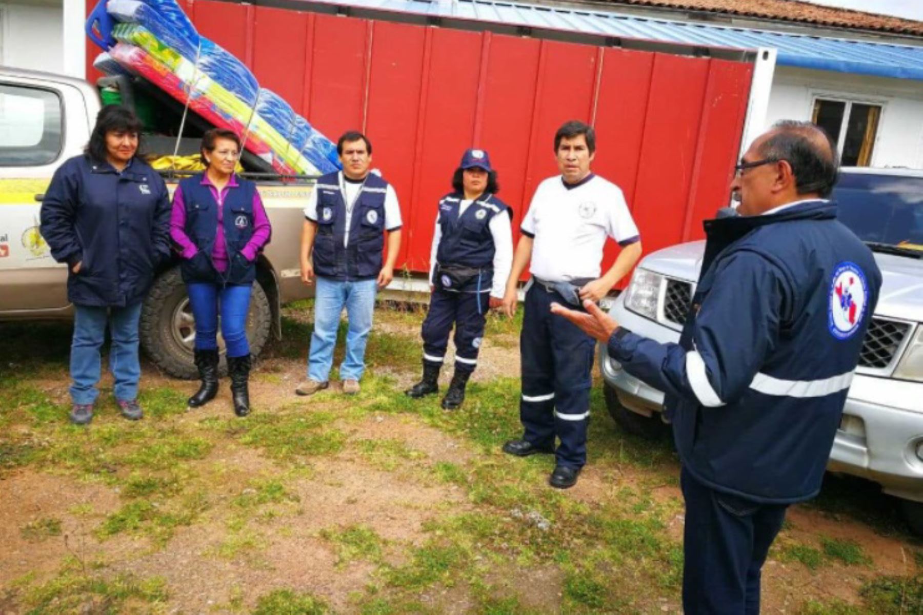 Un equipo de psicólogos de la Dirección Regional de Salud (Diresa) de Cusco brinda soporte emocional a las familias que lo han perdido todo con el gran deslizamiento de tierra en la comunidad de Luto, distrito de Llusco, provincia de Chumbivilcas.