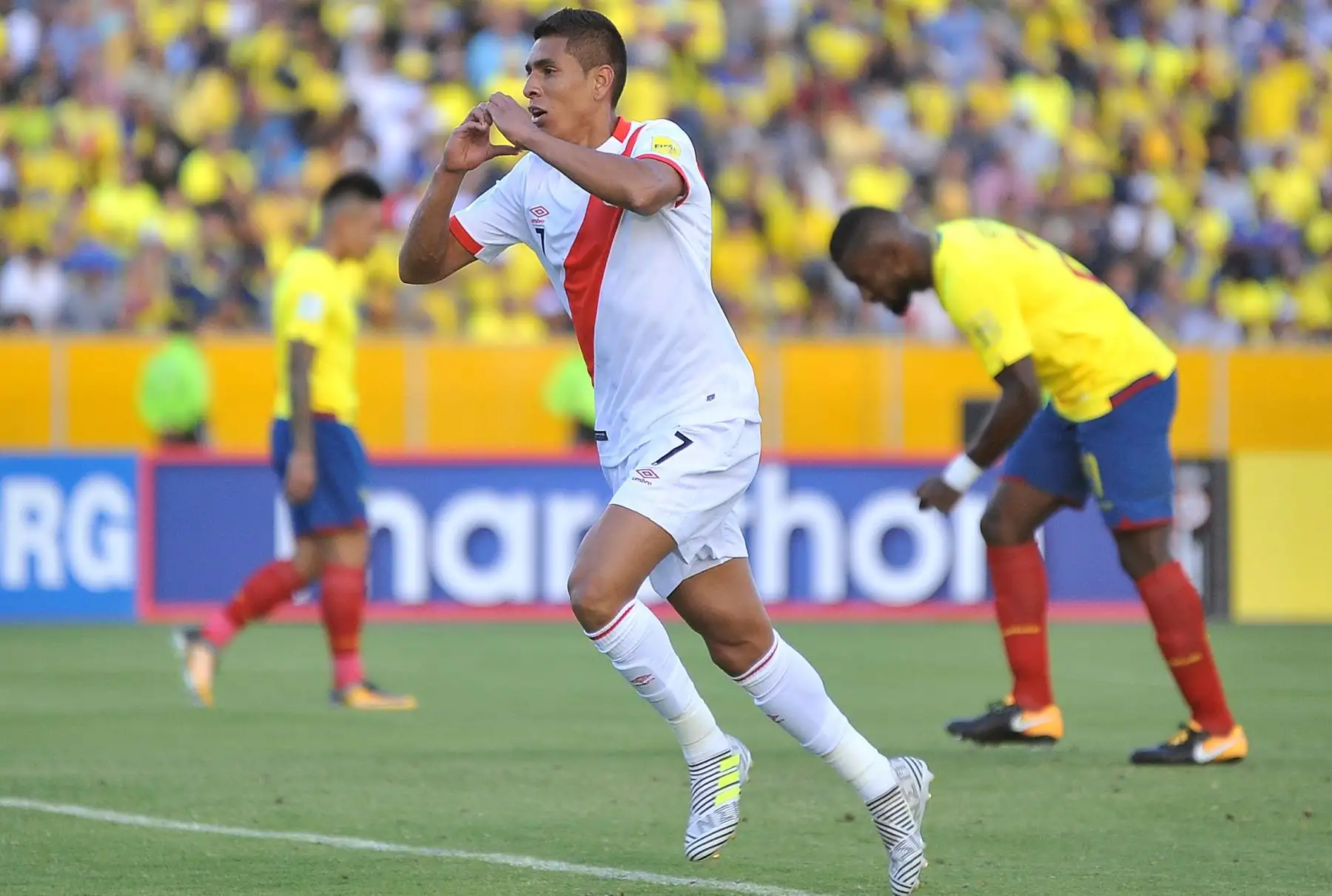 Paolo Hurtado jugador convocado para la selección Peruana de futbol,  para los duelos ante Croacia e Islandia. Foto: AFP