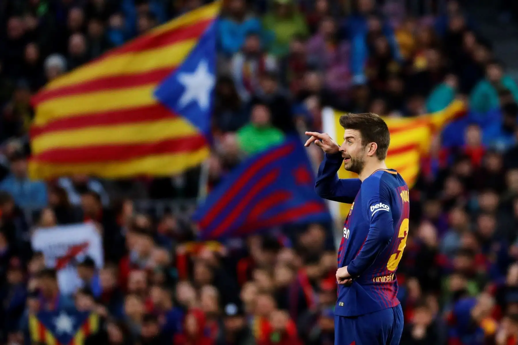 Gerard Piqué, durante el partido contra el Atlético de Madrid en el estadio Nou Camp de Barcelona.Foto:EFE