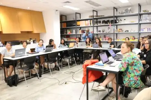 En el evento central participaron 30 mujeres, quienes crearon y modificaron aproximadamente 30 artículos en Wikipedia. Foto: Difusión