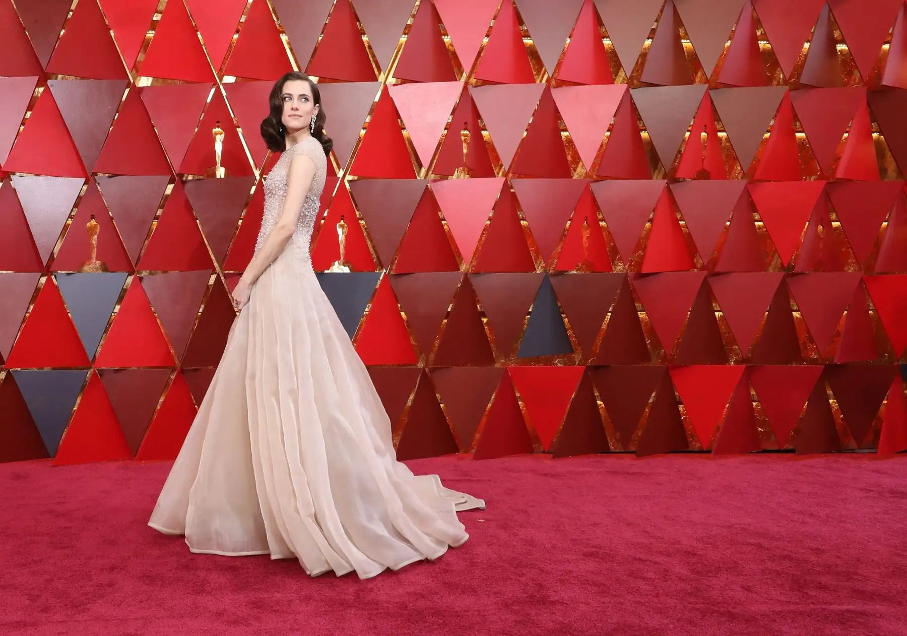 Allison Williams en la alfombra roja de los 90.º Premios Óscar. Foto: AFP