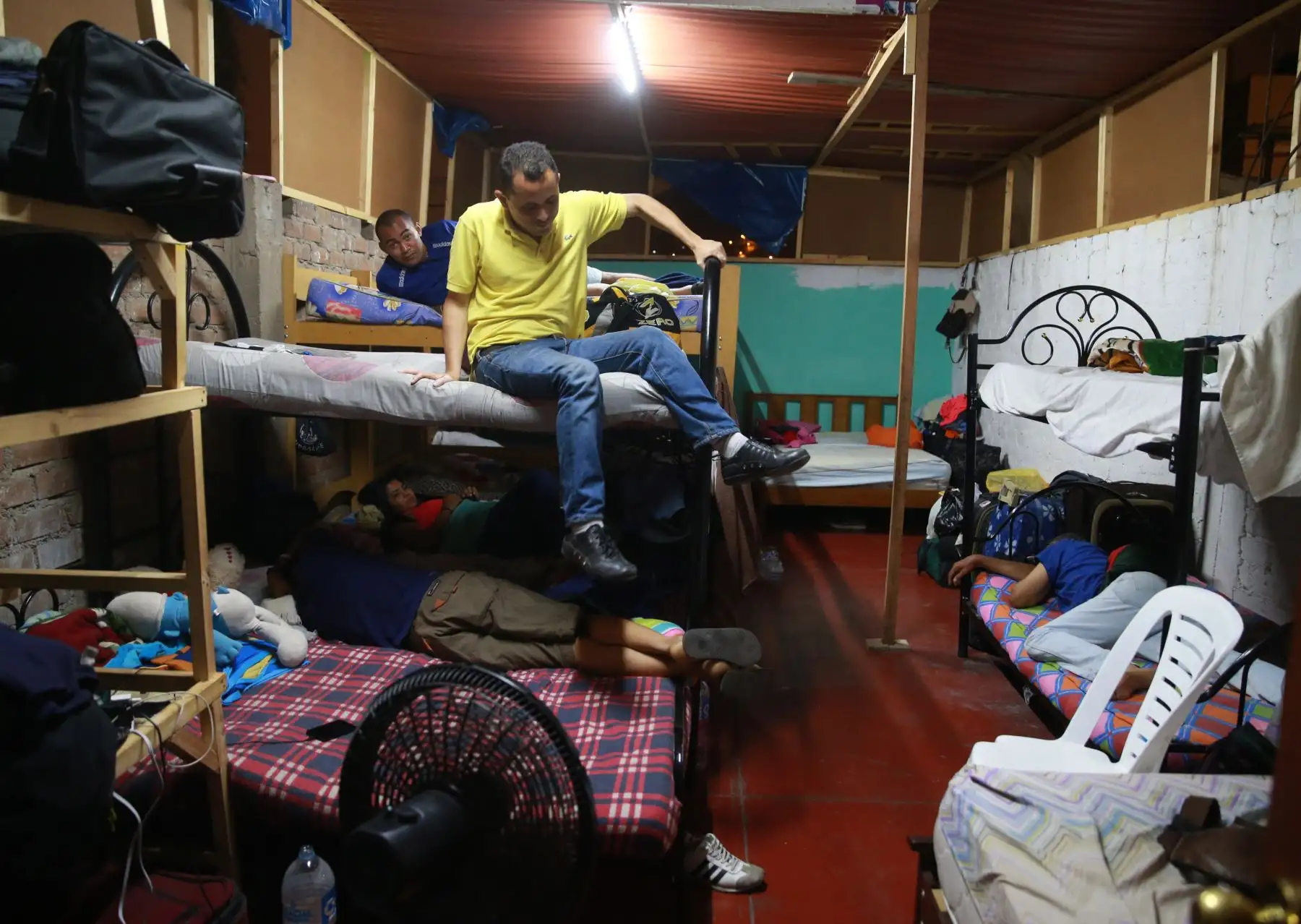 90 Inmigrantes venezolanos, conviven en reducidas habitaciones de albergue ubicado en la calle Los Olmos 248, urbanización Canto Bello, San Juan de Lurigancho. Foto: ANDINA/Vidal Tarqui