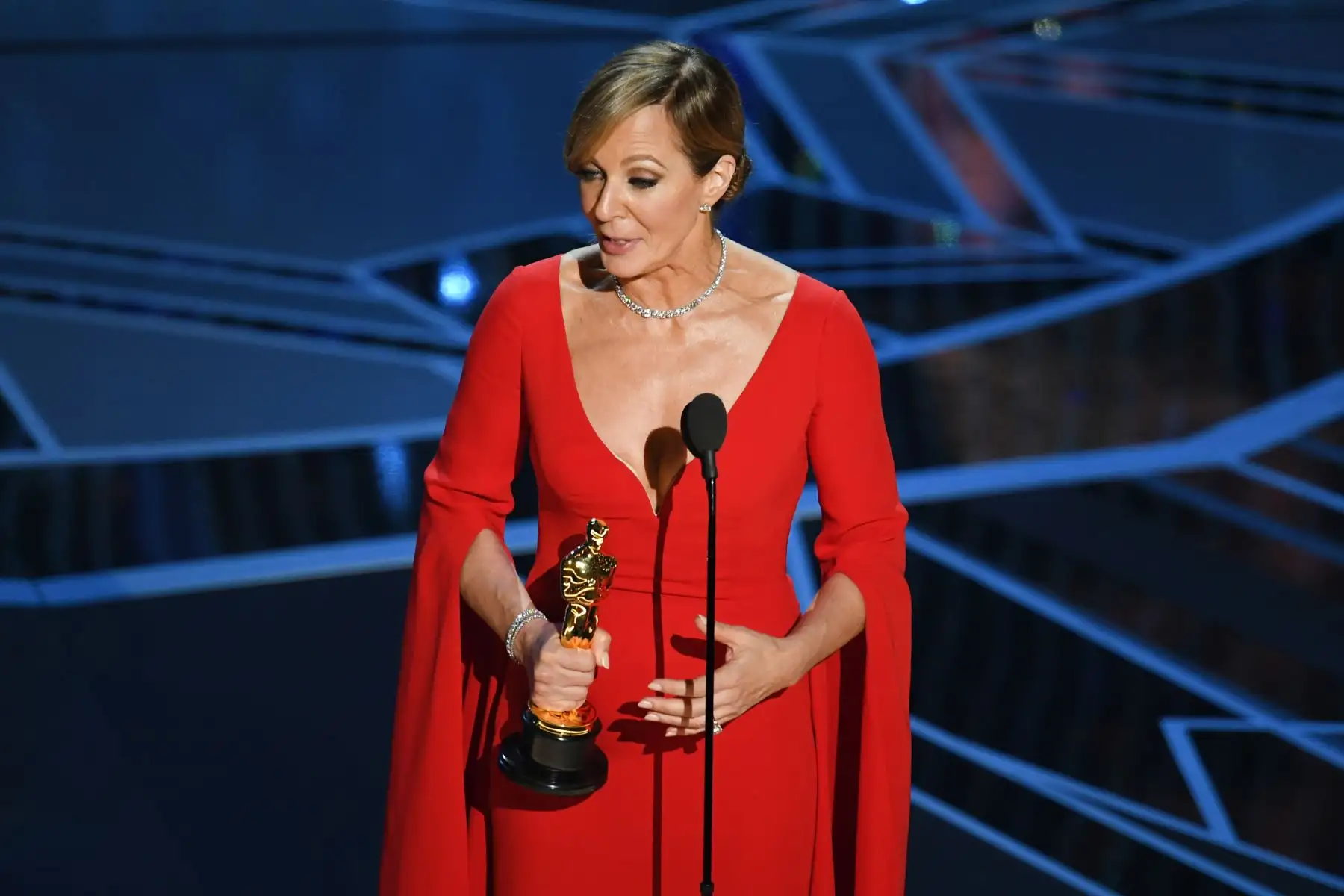 Allison Janney recibe el Óscar a mejor actriz de reparto por "I, Tonya" . Foto: AFP