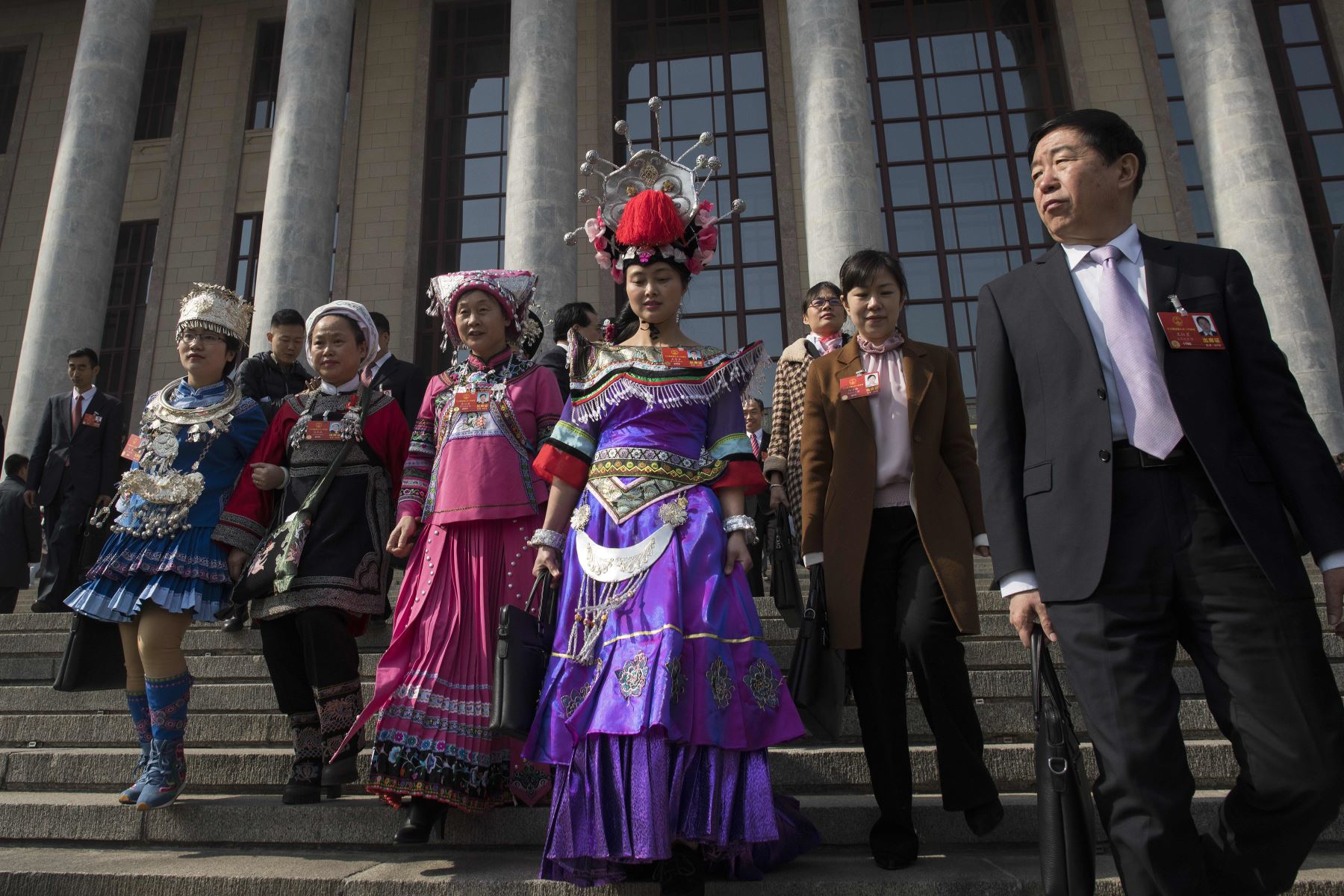 Delegados llegan a la sesión de apertura de la Asamblea Popular  China, en el Gran Palacio del Pueblo de Beijing. Foto: AFP