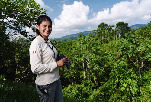 Celsa Ortiz es una guardaparque, ella cumple, como sus compañeros, una importante labor en la protección de las áreas naturales protegidas. ANDINA/Eddy Ramos