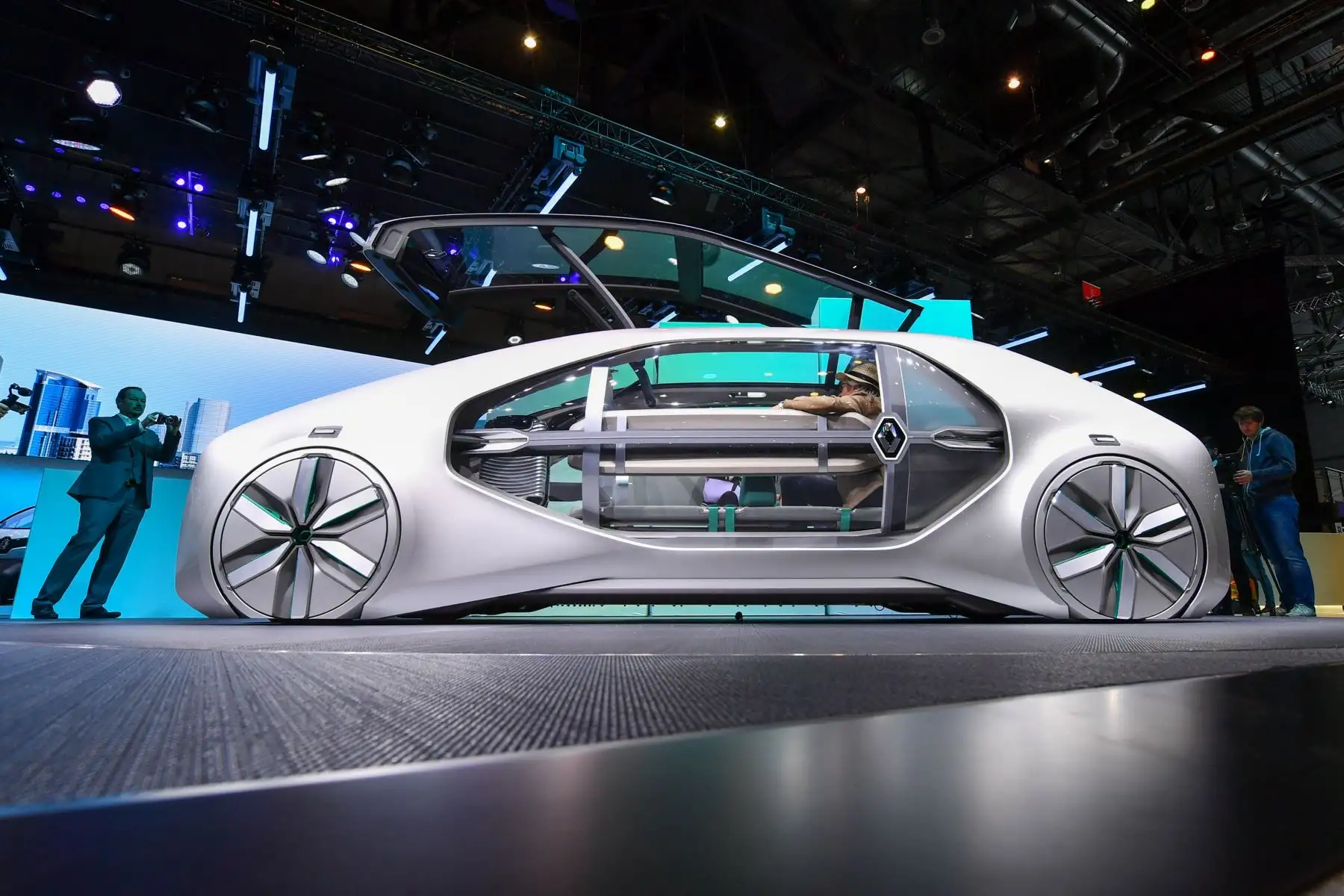 El Salón Internacional del Automóvil de Ginebra, presenta el Renault EZ-GO. Foto: AFP