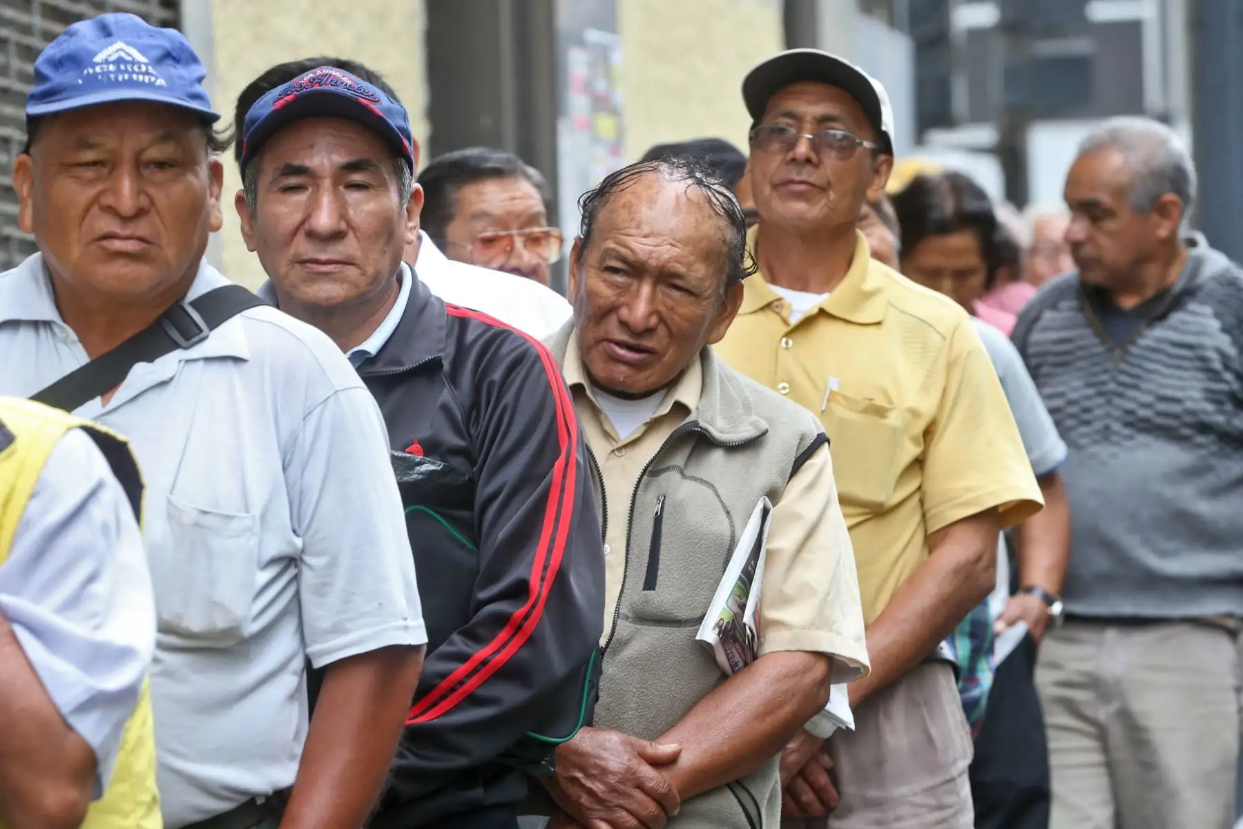 En nuestro país, muchos adultos mayores no acceden a una pensión o simplemente la que tienen es insuficiente para vivir. La hipoteca inversa es un mecanismo que permite recibir una pensión periódicamente, equivalente al valor del inmueble del que sea propietario. Foto: Oscar Farje