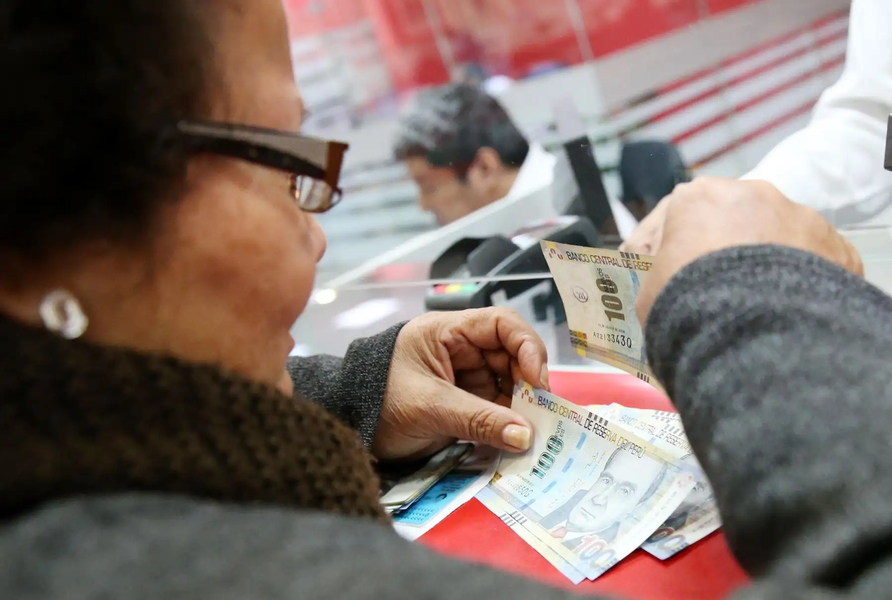 El monto con el que se tase la casa sería dividido y distribuido en un flujo periódico que incluso, podría sumarse a una pensión que ya podría recibir el beneficiario. Además, el propietario debe vivir en el inmueble hasta fallecer. Foto: ANDINA/Melina Mejía