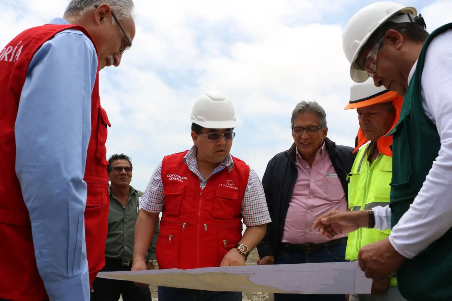 El contralor general de la República, Nelson Shack Yalta, cumplirá mañana una jornada de trabajo en la región Ucayali para supervisar las labores de control gubernamental a las obras y servicios públicos, compartir el nuevo modelo de control concurrente y exponer los avances del fortalecimiento del Sistema Nacional de Control.