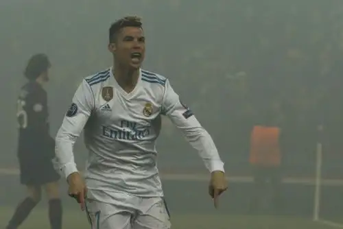 Cristiano Ronaldo celebra uno de los goles que lleva a l Real Madrid a los cuartos de final de la Liga de Campeones