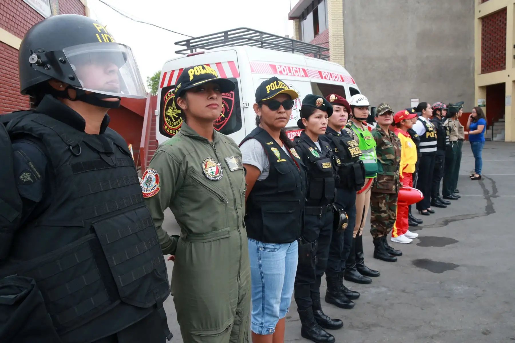 Personal femenino de la Policía hizo demostración en víspera del Día Internacional de la Mujer. Foto: ANDINA/Norman Córdova