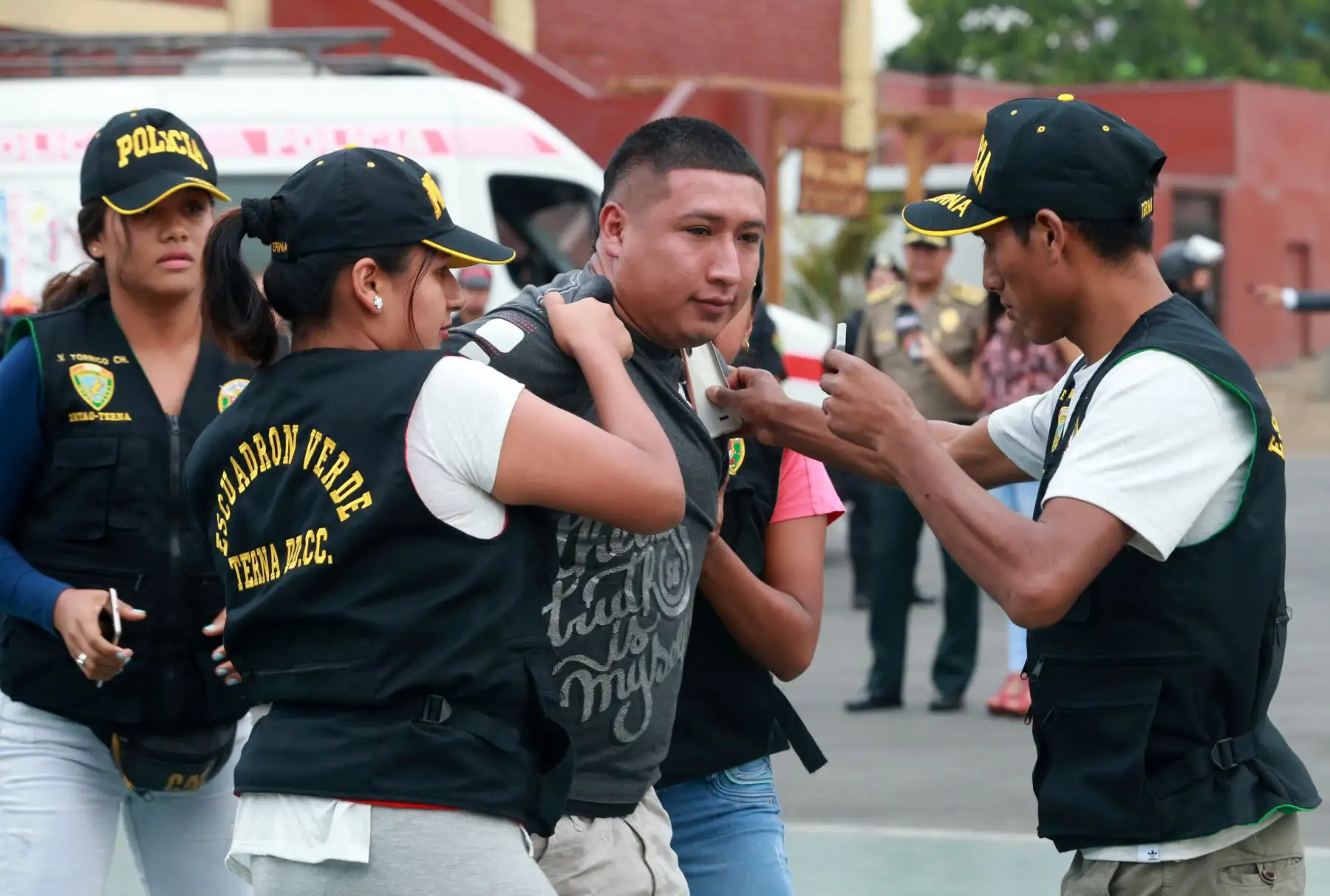 Personal femenino de la Policía hizo demostración en víspera del Día Internacional de la Mujer. Foto: ANDINA/Norman Córdova