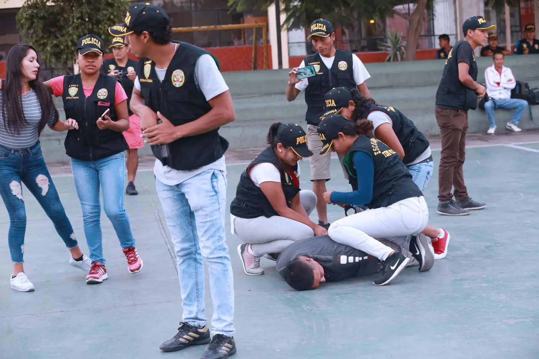 Personal femenino de la Policía hizo demostración en víspera del Día Internacional de la Mujer. Foto: ANDINA/Norman Córdova