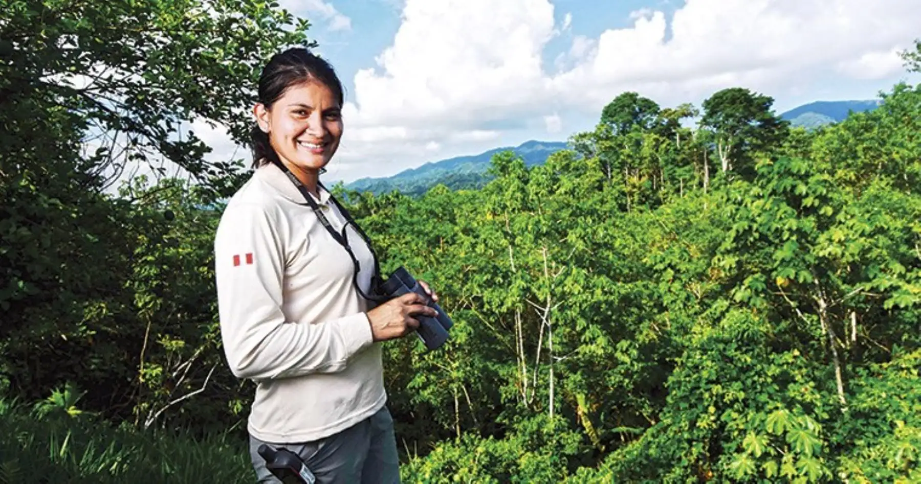 Celsa Ortiz Rigle, es guardaparque de la Reserva Natural Yanesha ubicada en Pasco desde el 2010.
