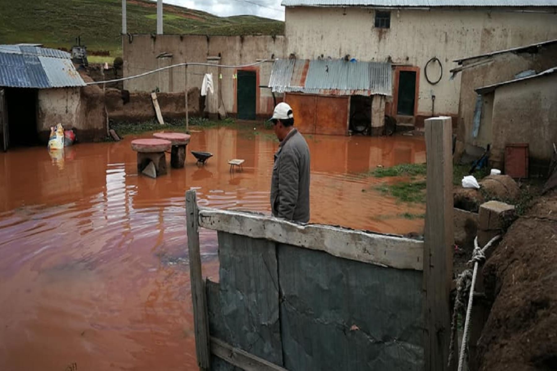 El nivel de río Llallimayo aumento su nivel a consecuencia de las intensas lluvias que se registran en Puno.