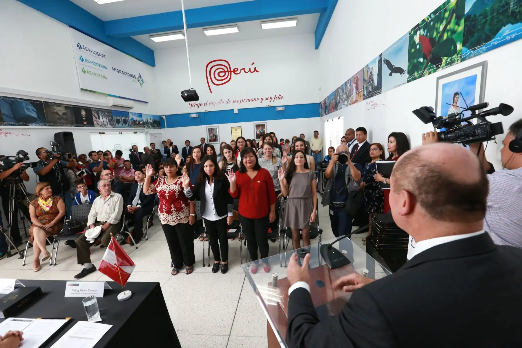 20 ciudadanas nacidas en el extranjero reciben el Título de Nacionalidad Peruana. Foto: ANDINA/Norman Córdova