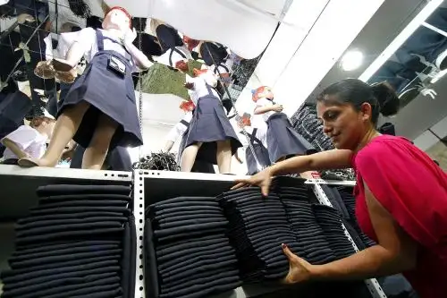 Uniformes escolares producidos por mypes. Cortesía