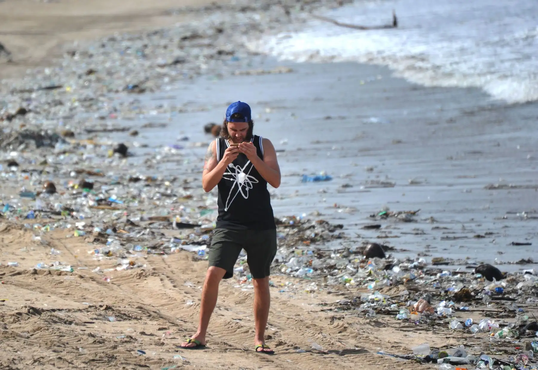 Basura en playas de Bali. Foto: AFP.