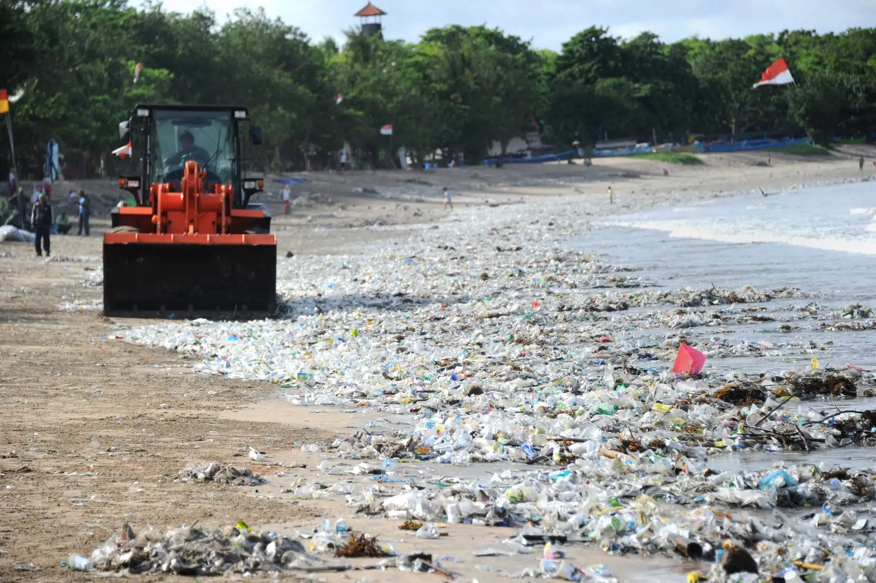 Basura en playas de Bali. Foto: AFP.