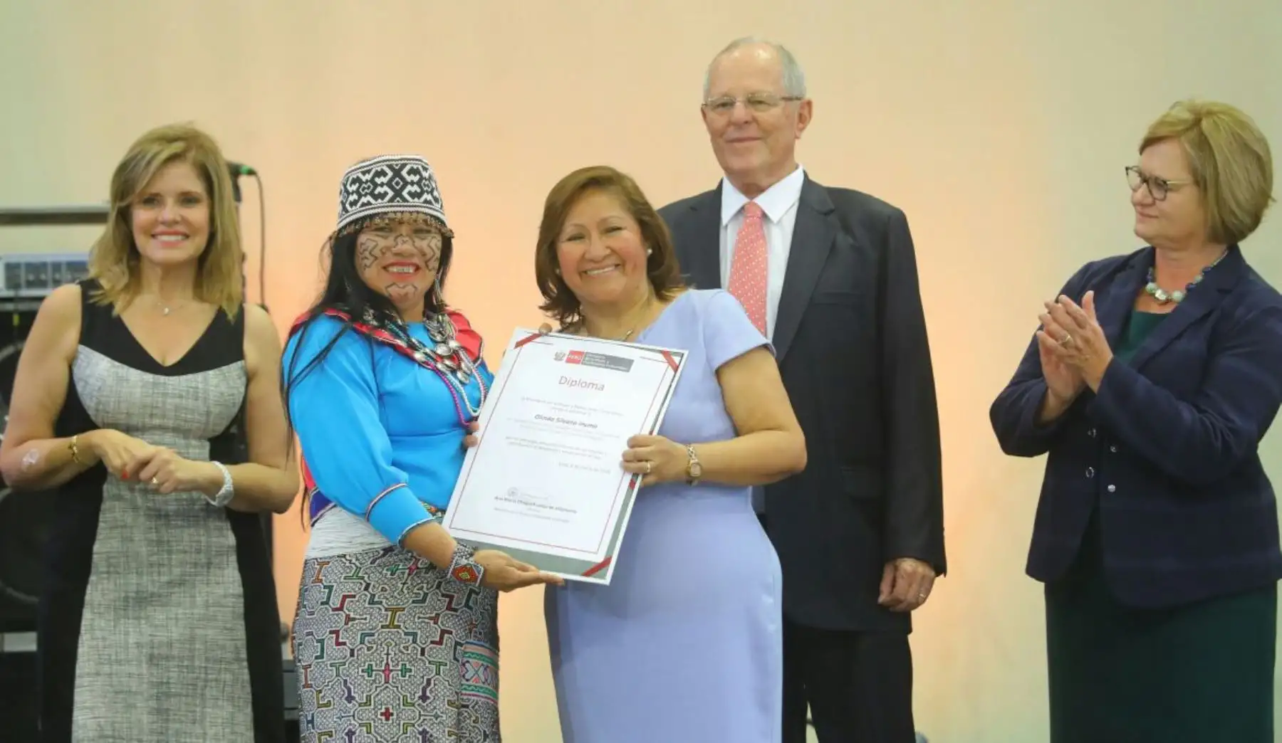 Presidente Kuczynski participa en actividad por el Día de la Mujer