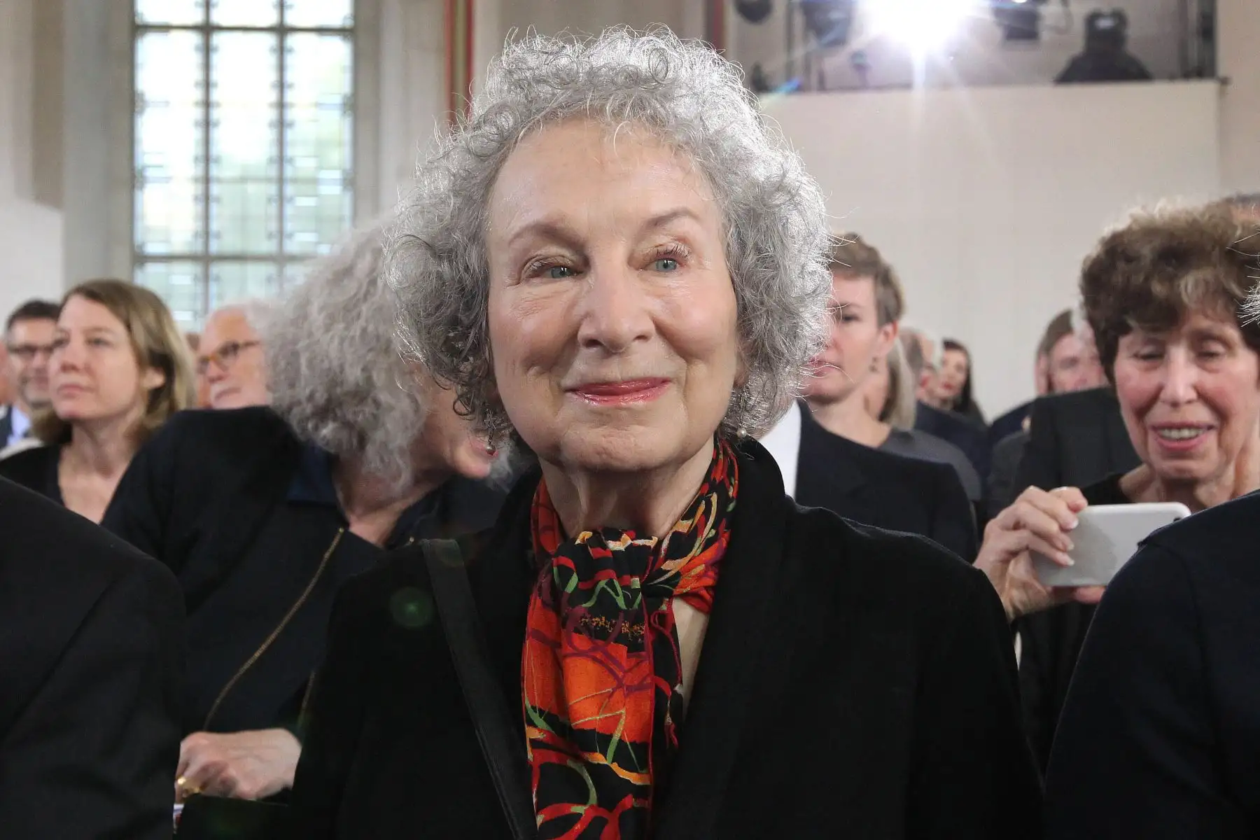 Margaret Atwood (poetisa, novelista, crítica literaria, profesora y activista política).
“Los hombres tienen miedo de que las mujeres se rían de ellos. Las mujeres tienen miedo de que los hombres las asesinen”.
Foto: AFP