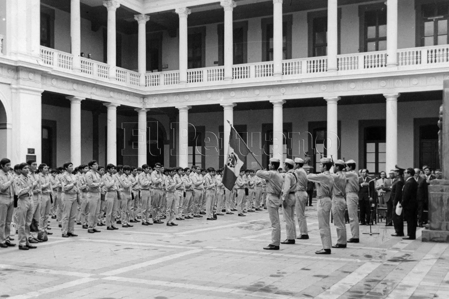 Lima - octubre 1972 / Actuación en el colegio Nuestra Señora de Guadalupe por el aniversario del Combate de Angamos y Día de la Marina de Guerra del Perú.