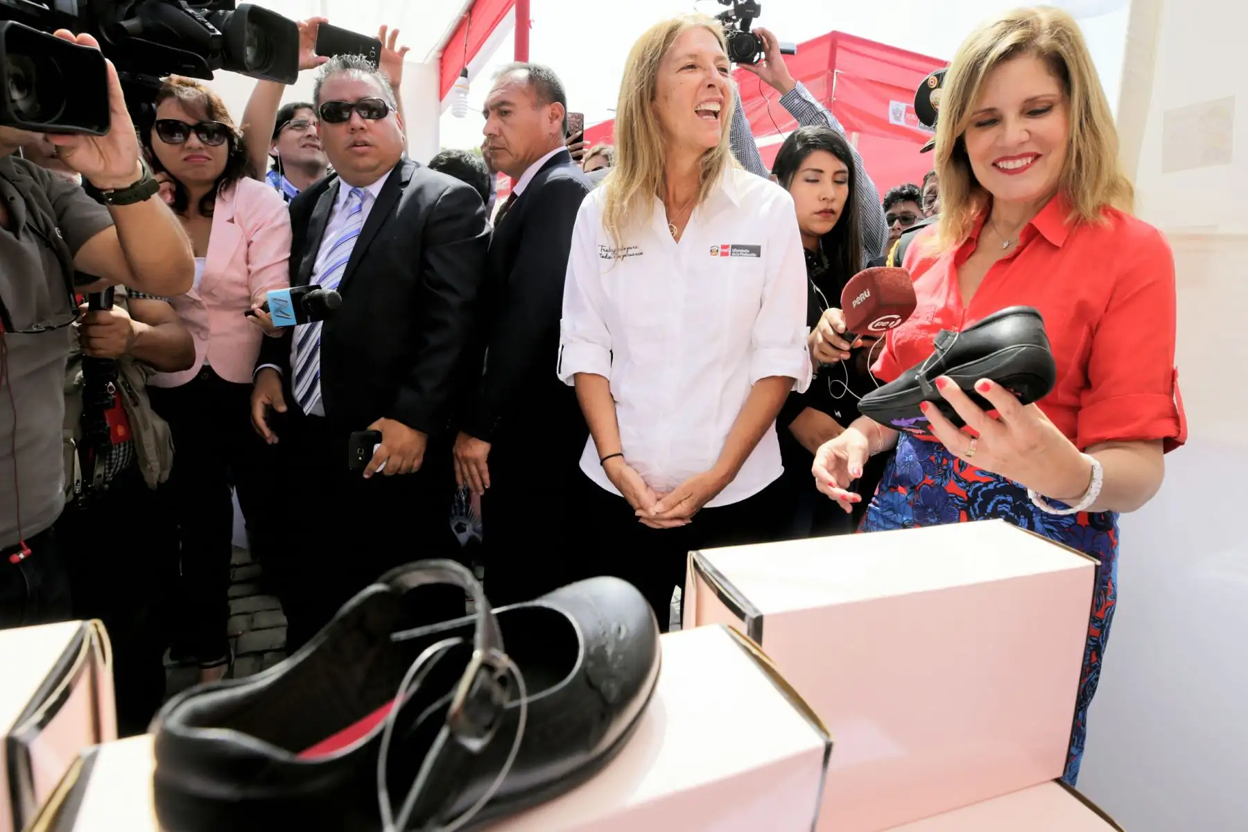 La jefa del Gabinete, Mercedes Aráoz, inaugura la feria Cierre de Campaña Escolar Produce 2018. Foto: ANDINA/PCM.
