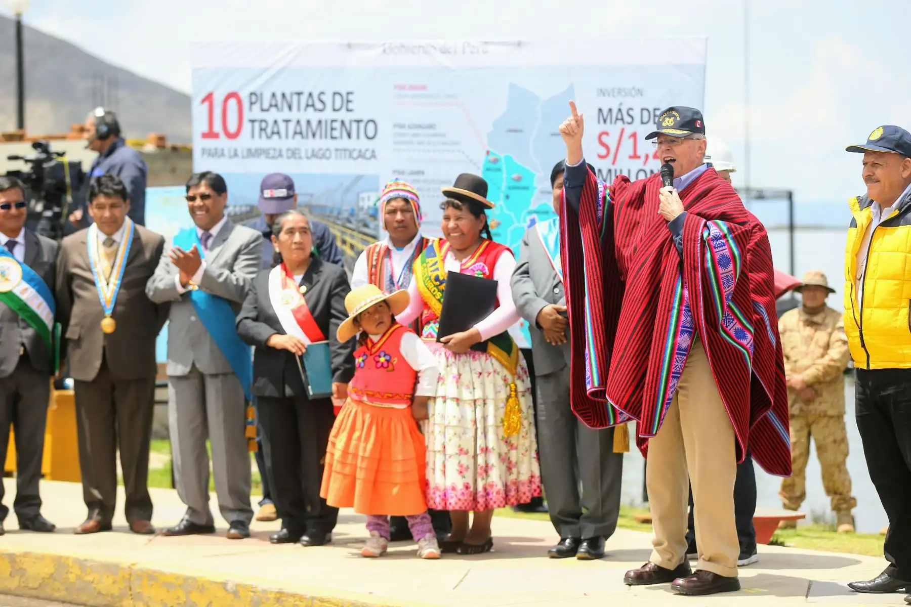 Presidente Kuczynski declara la viabilidad de la construcción de diez plantas de tratamiento de aguas residuales que descontaminarán el lago Titicaca y mejorarán la calidad de vida en la región Puno. Foto: ANDINA/Luis Iparraguirre.