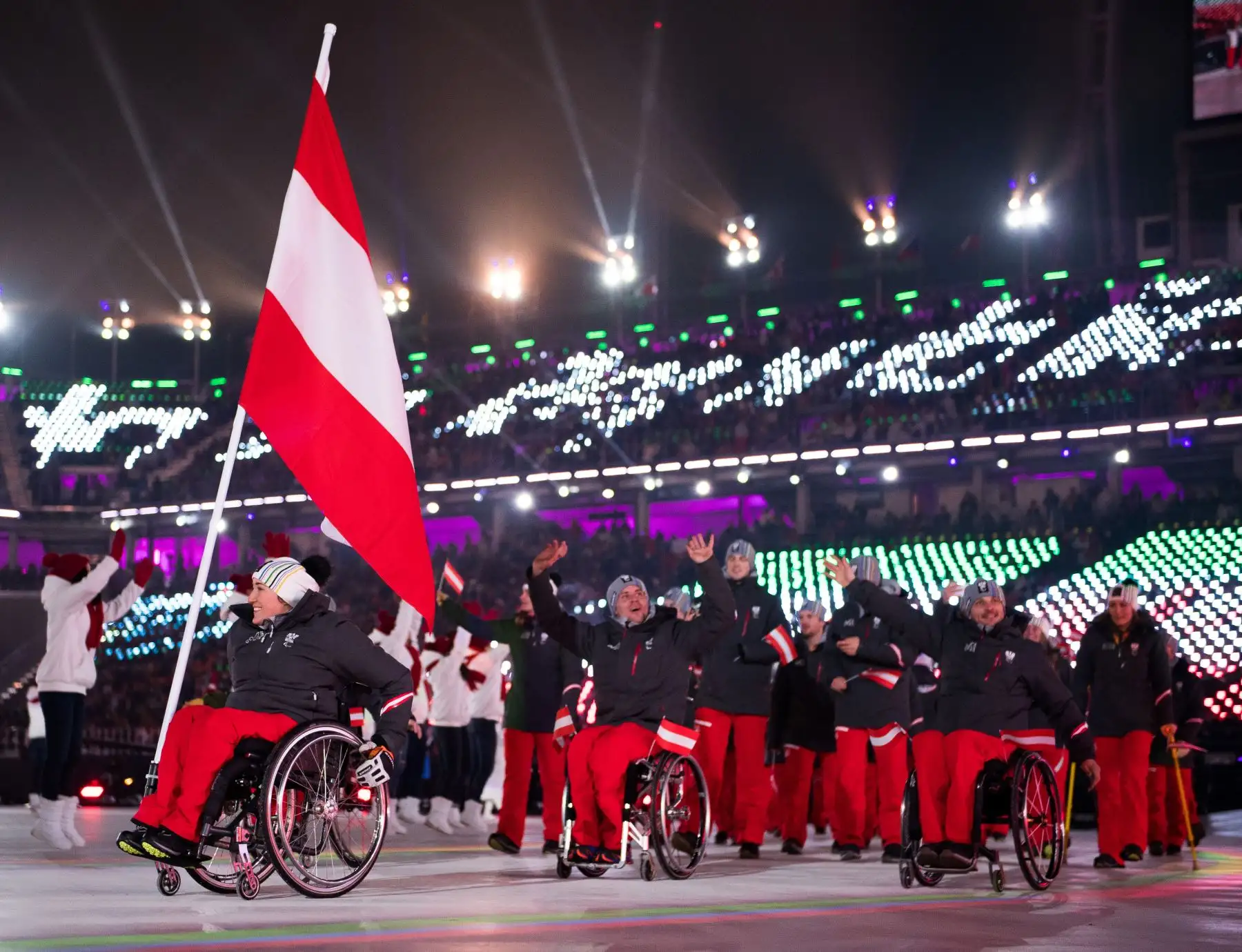 Claudia Losch encabeza la delegación de Austria durante la ceremonia de inauguración de los Juegos Paralímpicos de Invierno Pyeongchang 2018. Foto: AFP