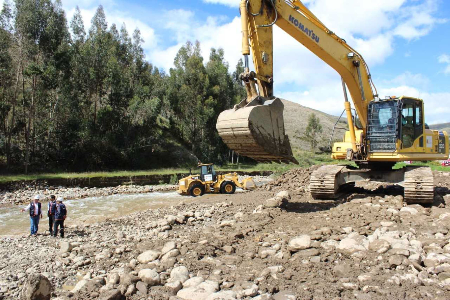 En la provincia de Jauja, región Junín, se iniciaron los trabajos de descolmatación y encauzamiento del río Masma, en el distrito del mismo nombre, con el fin de salvaguardar la vida, salud y patrimonio de las personas que viven en las riberas.