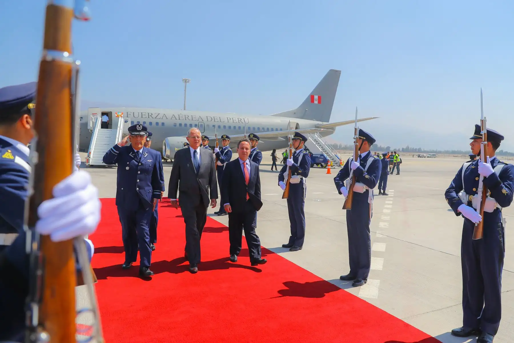 Presidente Pedrp Pablo Kuczynki  arribó a Santiago de Chile para asistir a la ceremonia de transmisión de mando del electo jefe de Estado de ese país, Sebastián Piñera.Foto:ANDINA/Prensa Presidencia