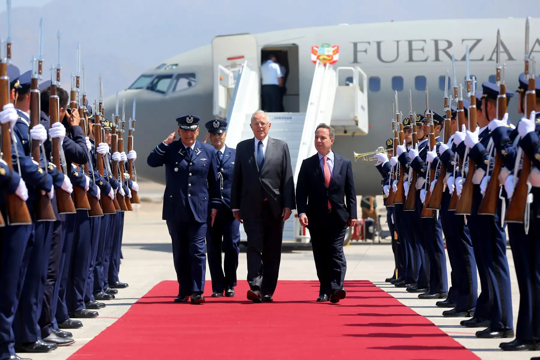 residente Pedrp Pablo Kuczynki  arribó a Santiago de Chile para asistir a la ceremonia de transmisión de mando del electo jefe de Estado de ese país, Sebastián Piñera.Foto:ANDINA/Prensa Presidencia