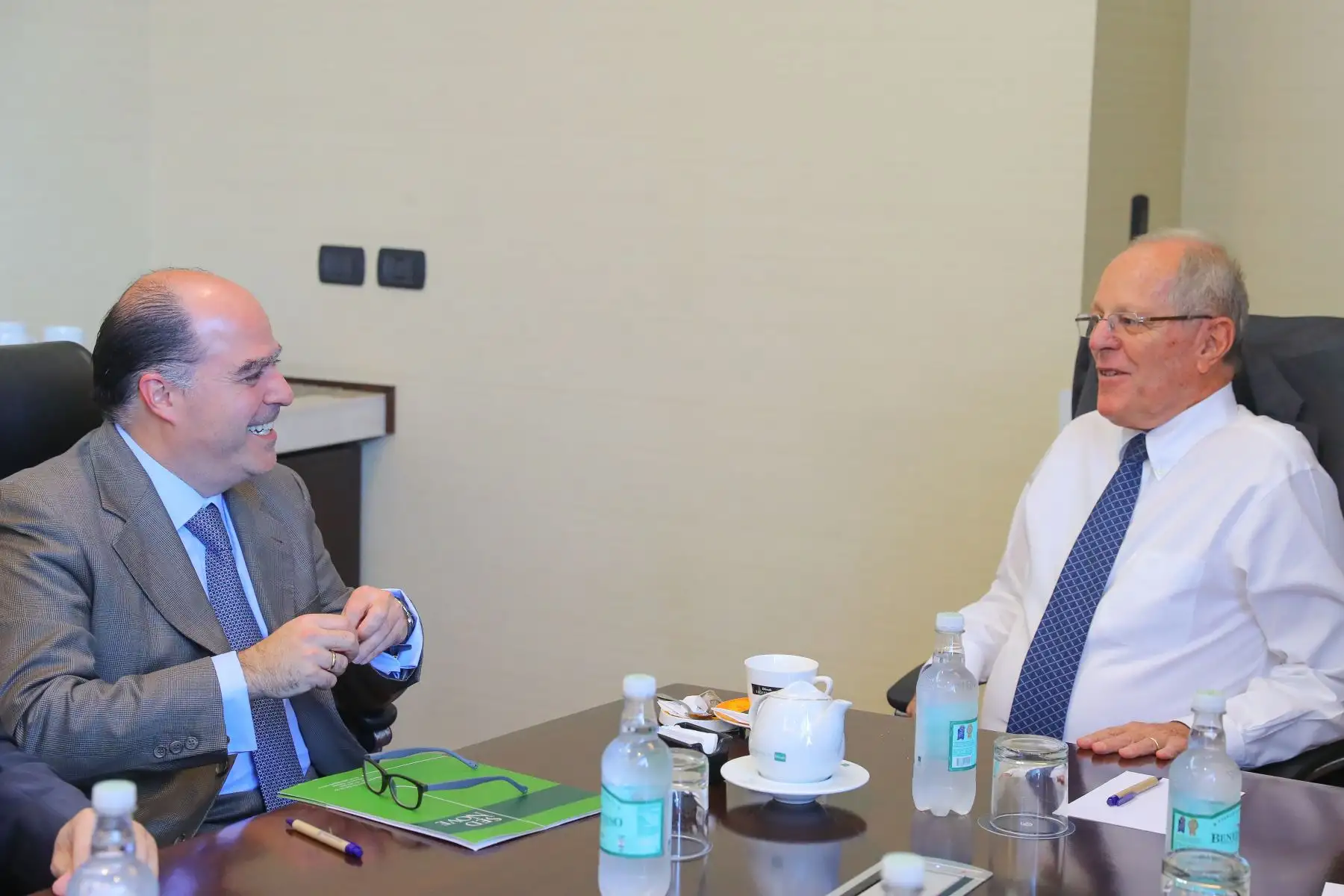 Presidente Pedro Pablo Kuczynski se reúne con el diputado de la Asamblea Nacional de Venezuela, Julio Borges.Foto:ANDINA/ Prensa Presidencia