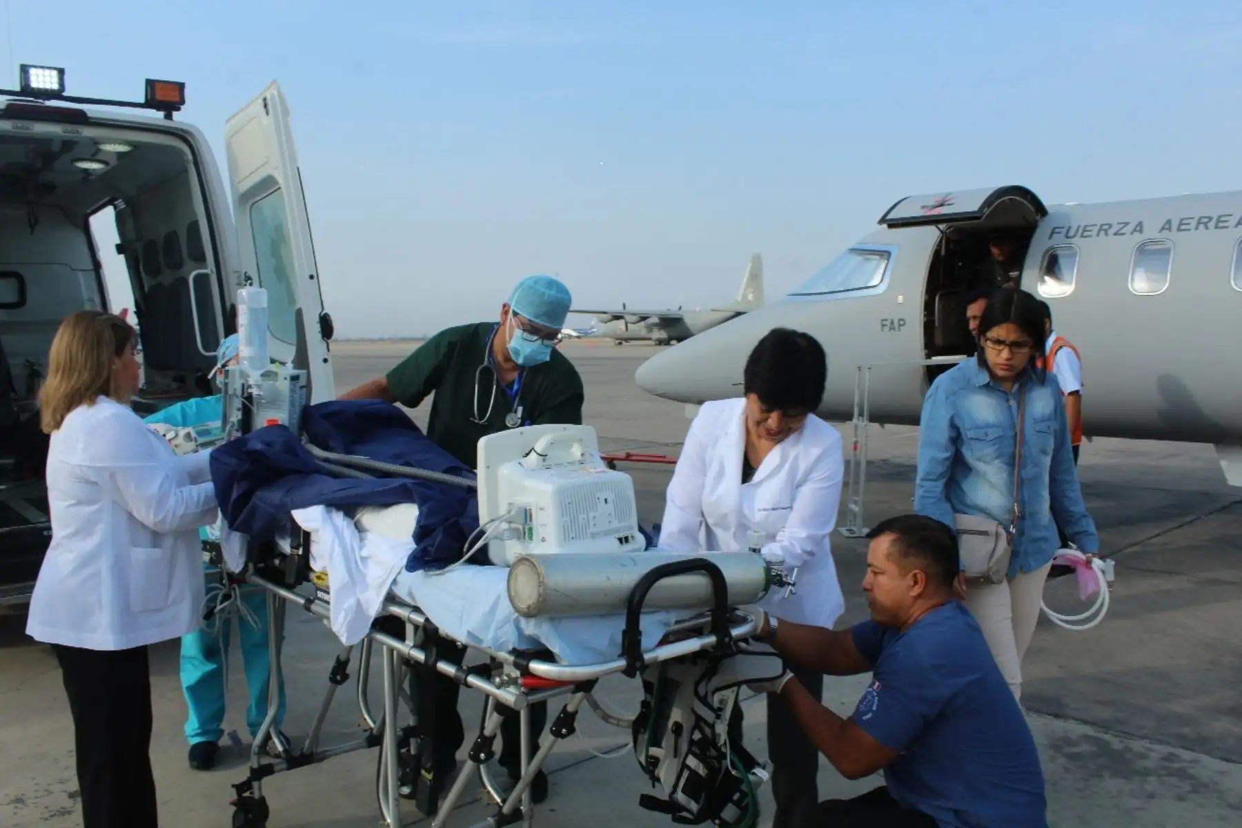 La Fuerza Aérea Peruana realizó el traslado de un menor con graves quemaduras.