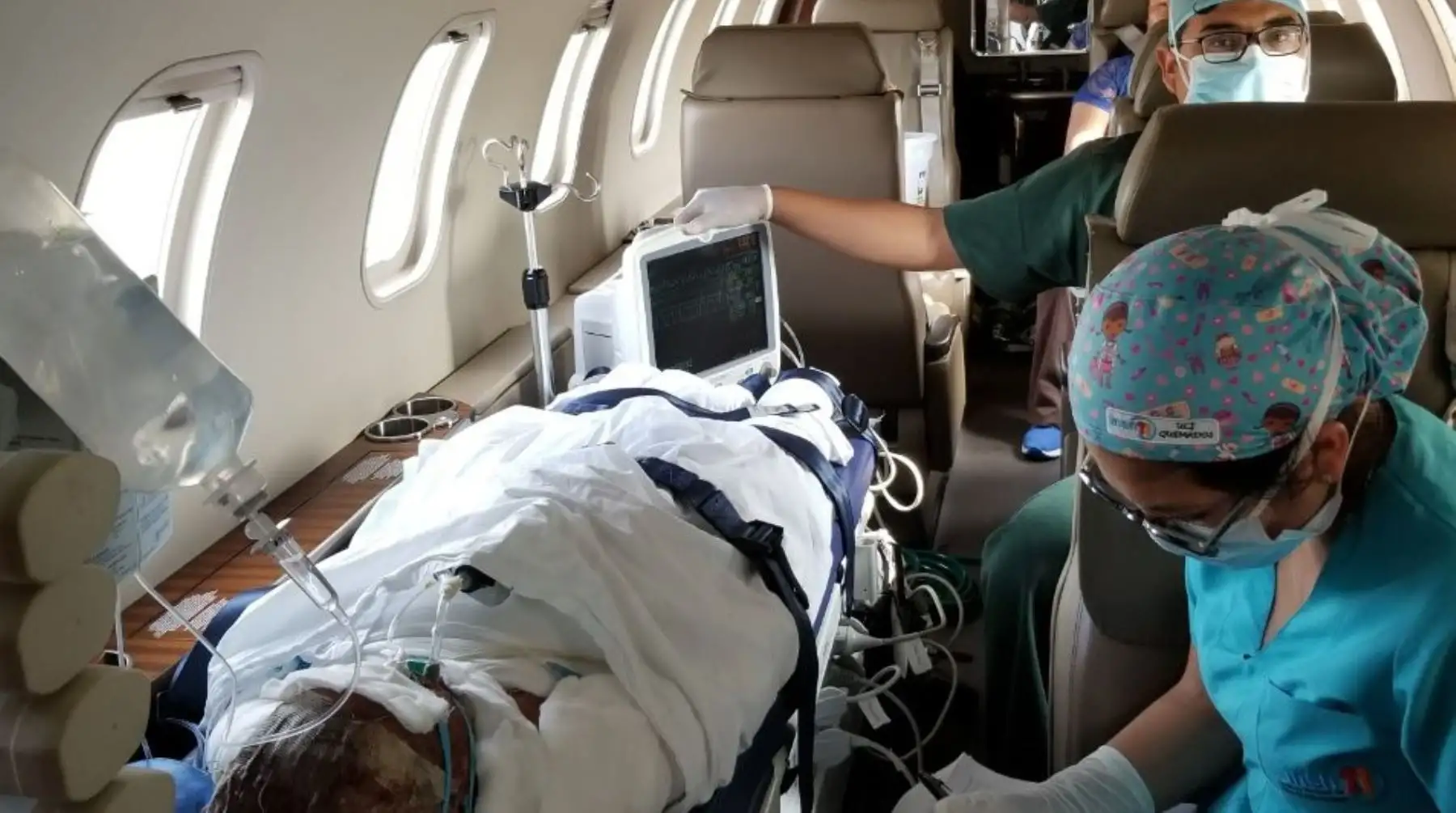 La Fuerza Aérea Peruana trasladó a un niño con graves quemaduras a la ciudad de Houston para su inmediata atención en un hospital especializado, como parte de la labor humanitaria que desarrolla a través de sus vuelos aeromédicos. Foto:ANDINA/Difusión