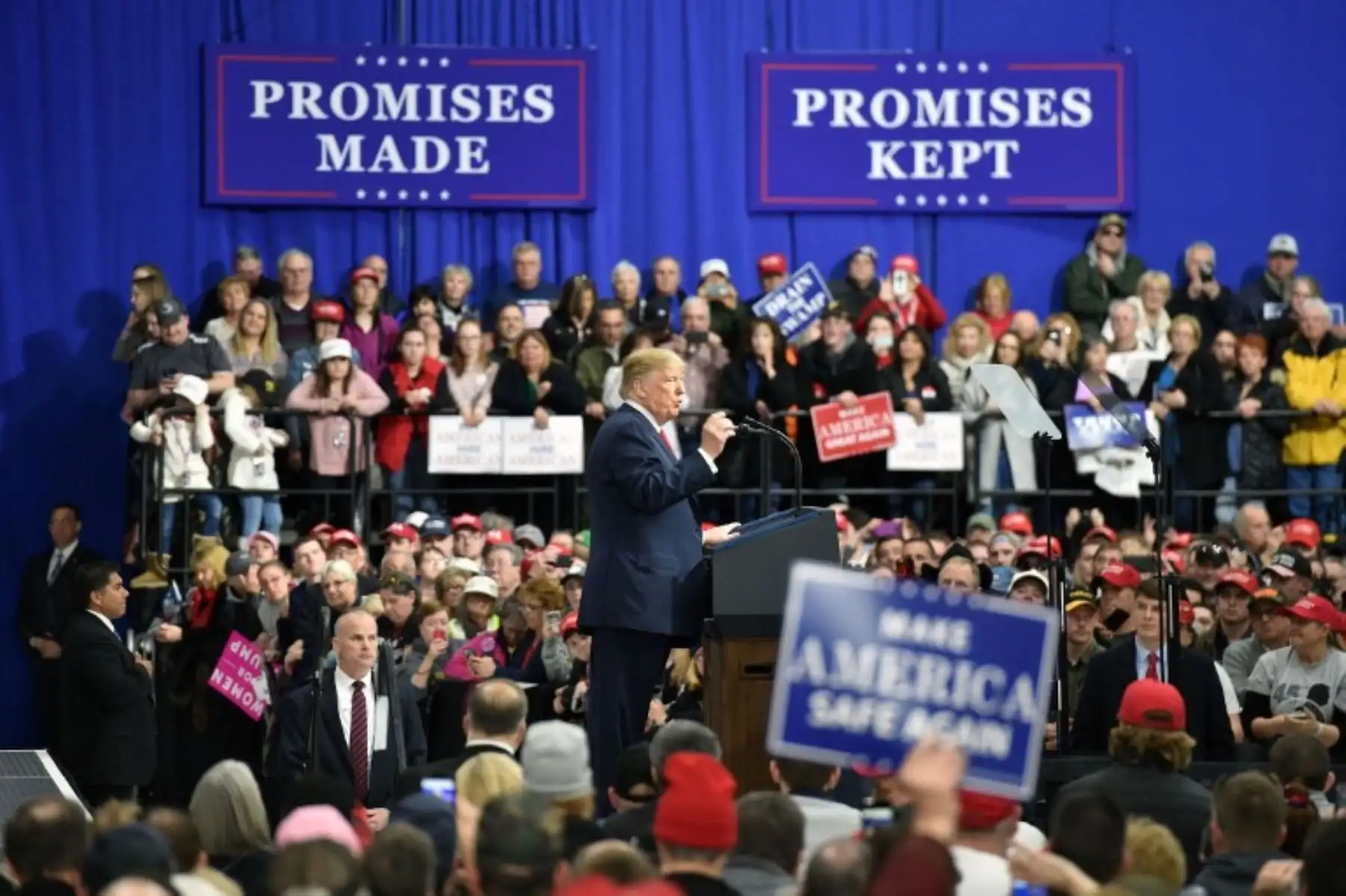 El presidente Trump viajó a Pensilvania para hablar en una manifestación de "Haz que Estados Unidos sea grandioso nuevamente"
