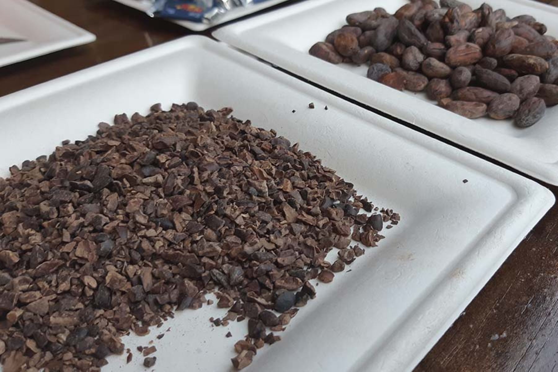 Cada día hay talleres de chocolatería con productos con 70% de cacao. Los asistentes a la Casa Perú pueden probar la variedad de chocolates peruanos.  Foto: ANDINA