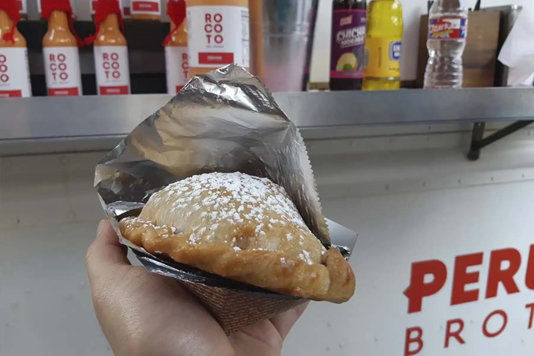 Peruvian Brothers venden empanadas y sandwiches de asado y chicharrón en la Casa Perú. Es la primera vez que la Casa Perú acepta bitcoins en el festival SXSW. Foto: ANDINA