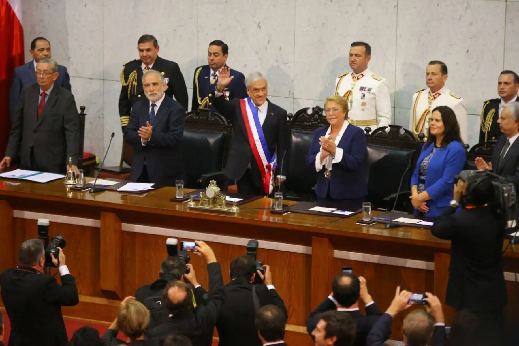 El jefe de Estado, Pedro Pablo Kuczynski, participa en la ceremonia de transmisión de mando del presidente Sebastián Piñera, en la sede del Congreso Nacional de Chile. Foto: ANDINA/ Prensa Presidencia