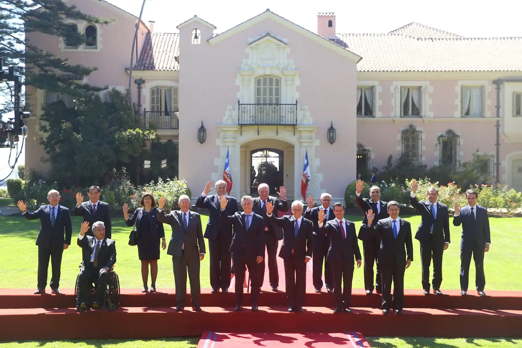 Presidente Pedro Pablo Kuczynski participa en la fotografía oficial tras el almuerzo a jefes de Estado, ofrecido por el mandatario Sebastián Piñera, en Cerro Castillo, Viña Del Mar.Foto:ANDINA/Prensa Presidencia