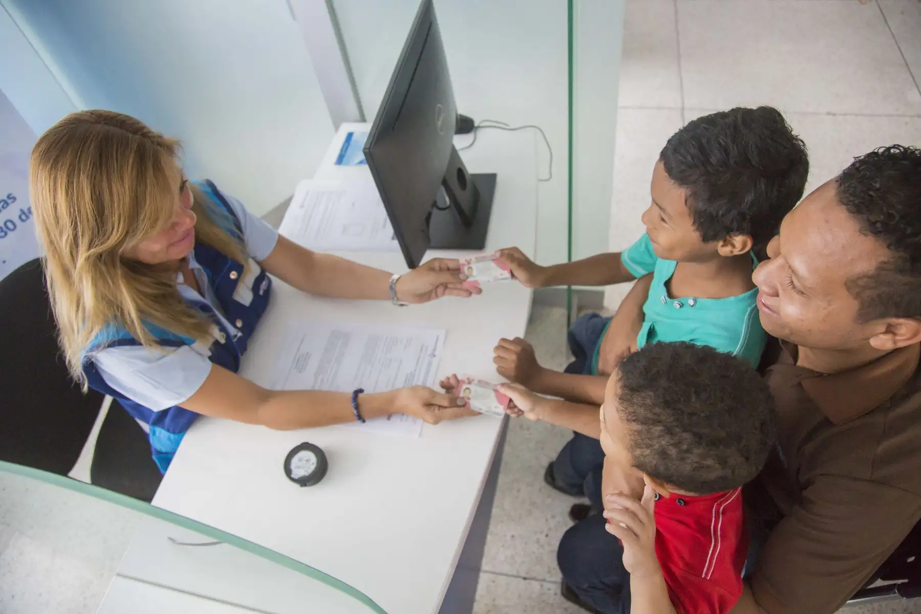 3 mil menores de edad de origen venezolano se beneficiaron. Foto: Migraciones