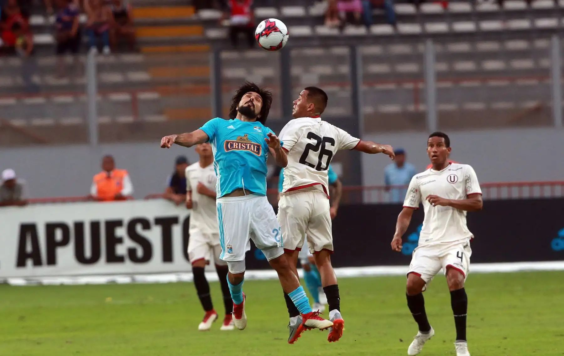 Universitario y Cristal igualaron está tarde 1-1 en el Estado Nacional en partido válido por la fecha siete del Grupo A del Torneo de Verano,en el estadio nacional. Foto:ANDINA/ Jhony Laurente