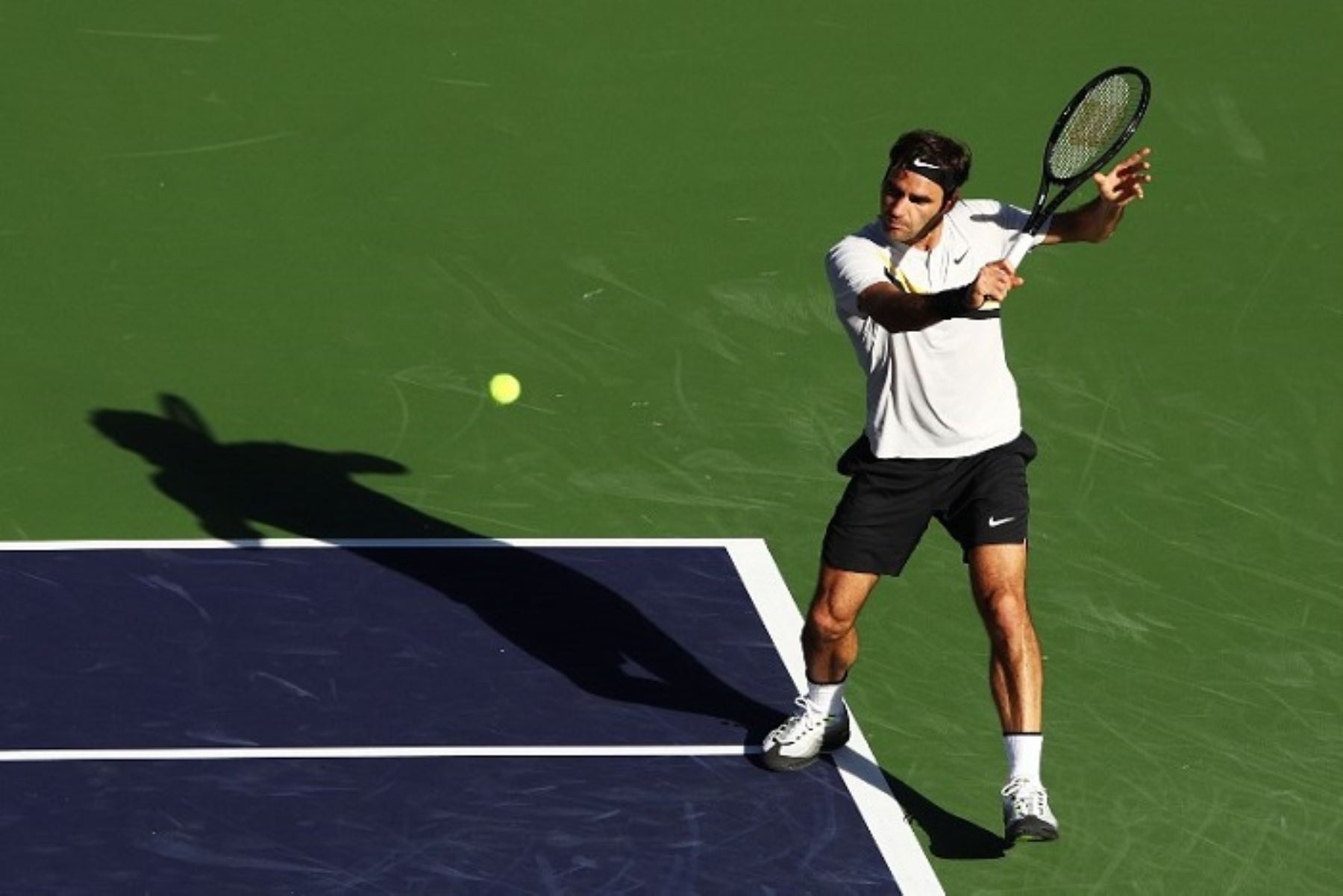 Roger Federer va camino seguro al título de Indian Wells