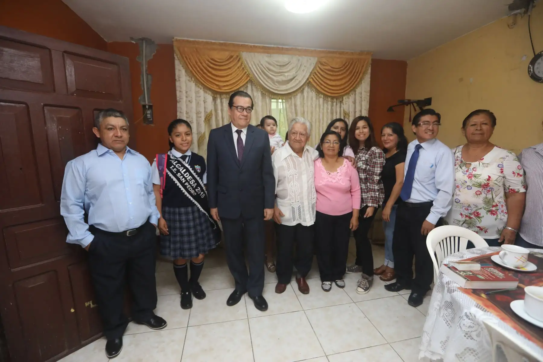 Ministro de justicia y derechos humanos Enrique Mendoza inaugura el buen año escolar 2018 en Chimbote. Foto: ANDINA/ MINJUS