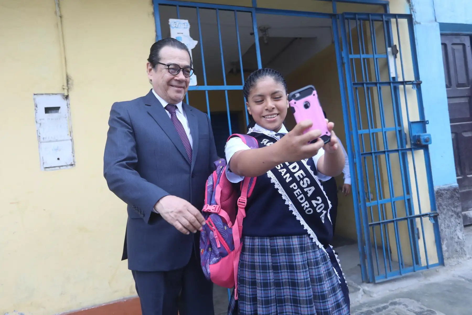 Ministro de justicia y derechos humanos Enrique Mendoza inaugura el buen año escolar 2018 en Chimbote. Foto: ANDINA/ MINJUS