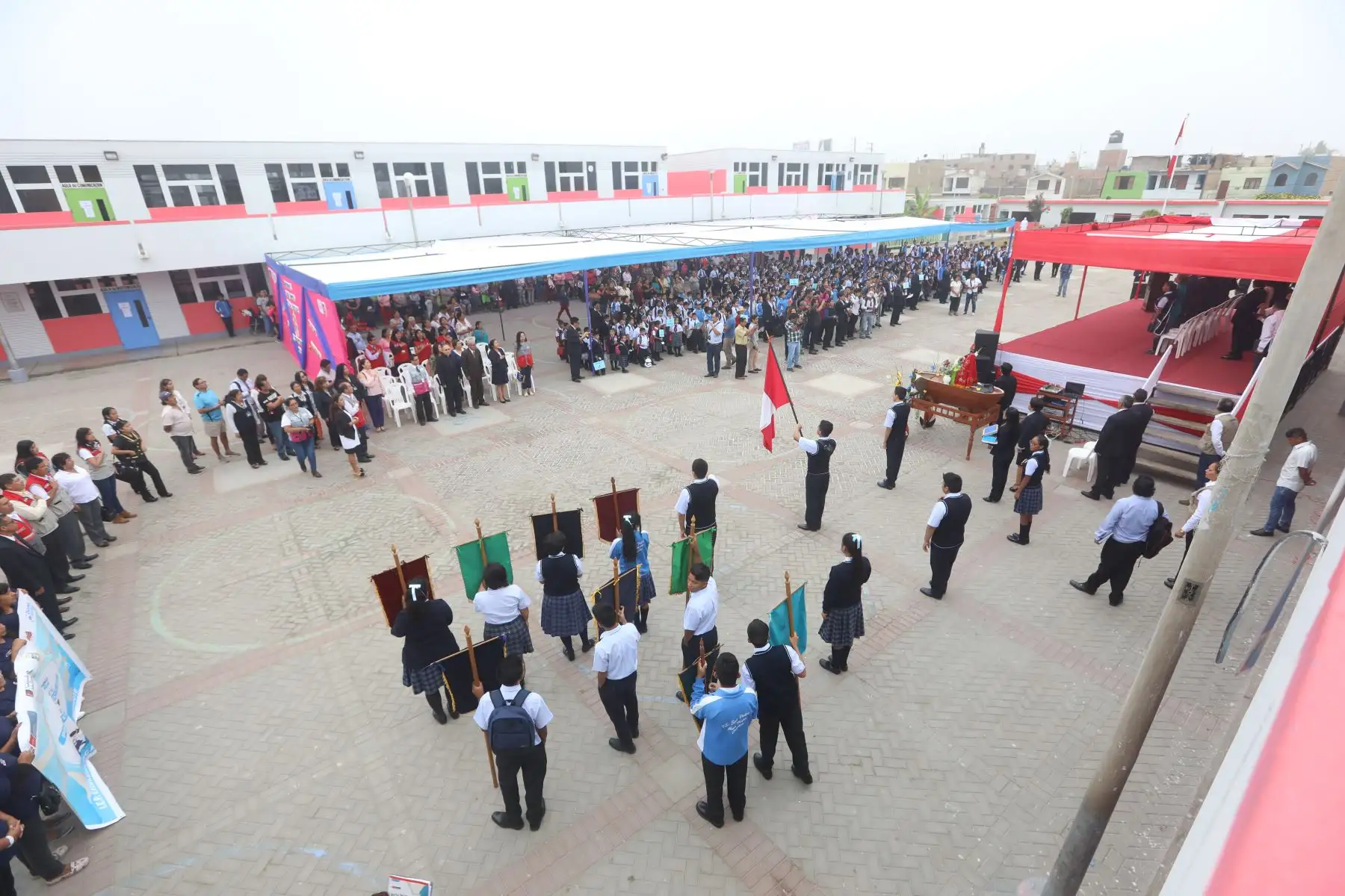 Ministro de justicia y derechos humanos Enrique Mendoza inaugura el buen año escolar 2018 en Chimbote. Foto: ANDINA/ MINJUS
