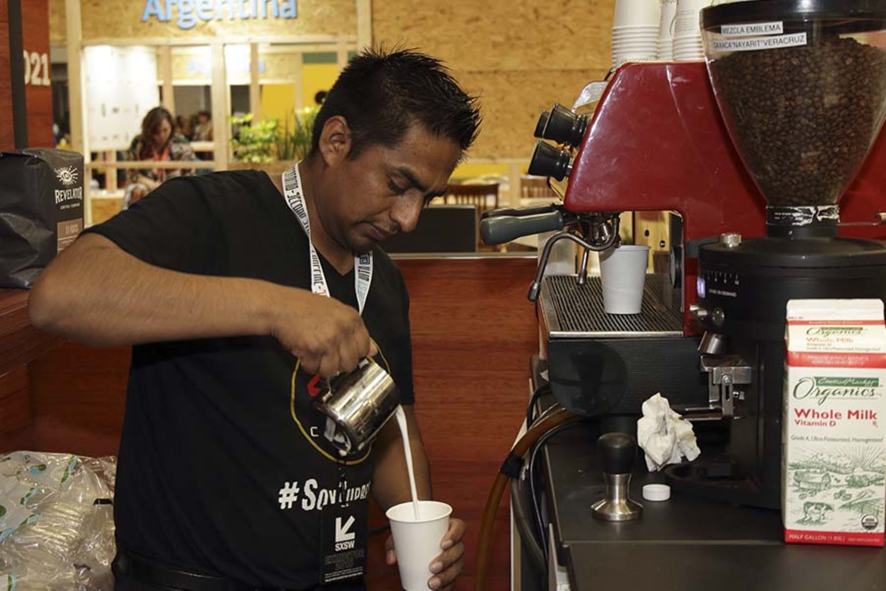 El café que se sirve en el stand de la Marca Perú en el SXSW fue consumido por más de 600 personas en solo las primeras horas del día 1 del Trade Show.  Foto: Promperú