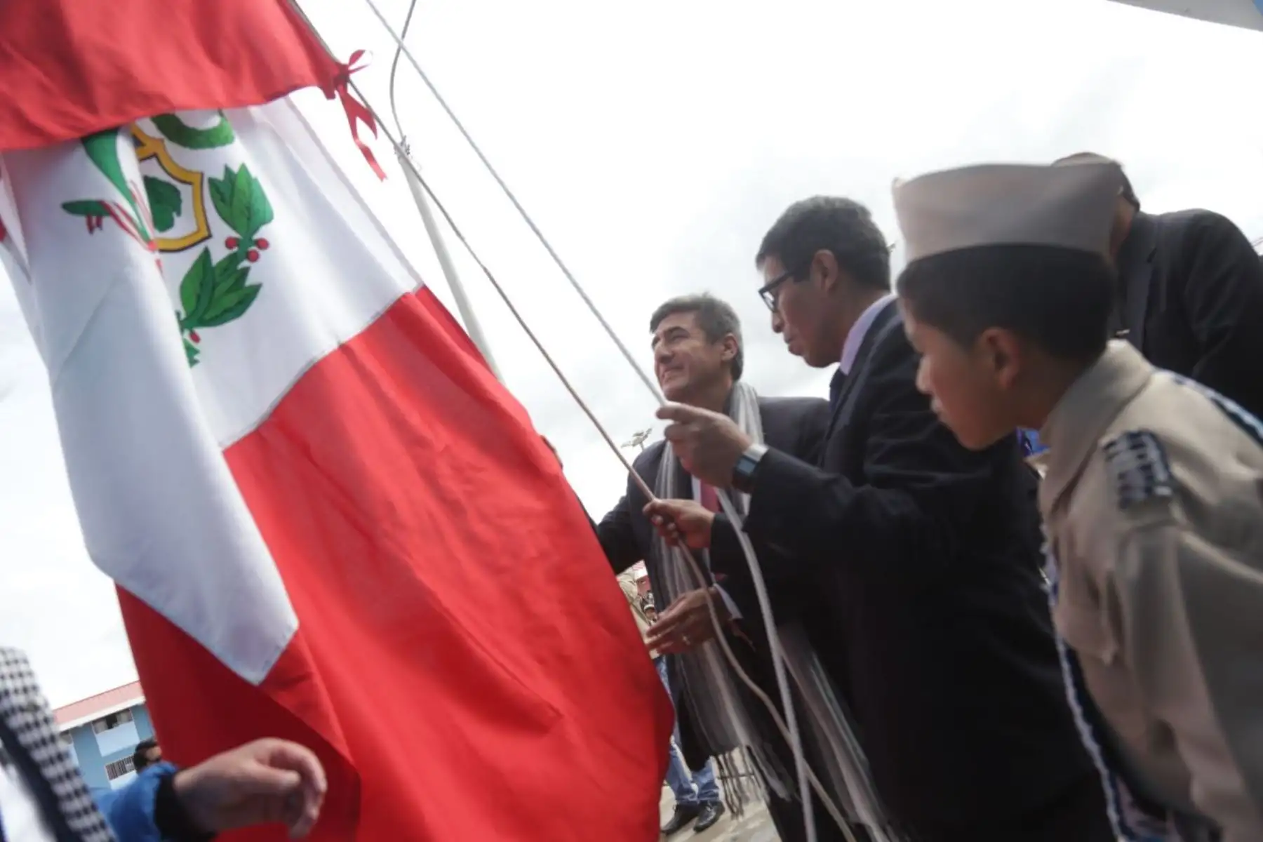 El ministro de Cultura, Alejandro Neyra, da inicio al Año Escolar en la Gran Unidad Escolar San Carlos, en la región Puno. Foto: ANDINA/ Ministerio de Cultura